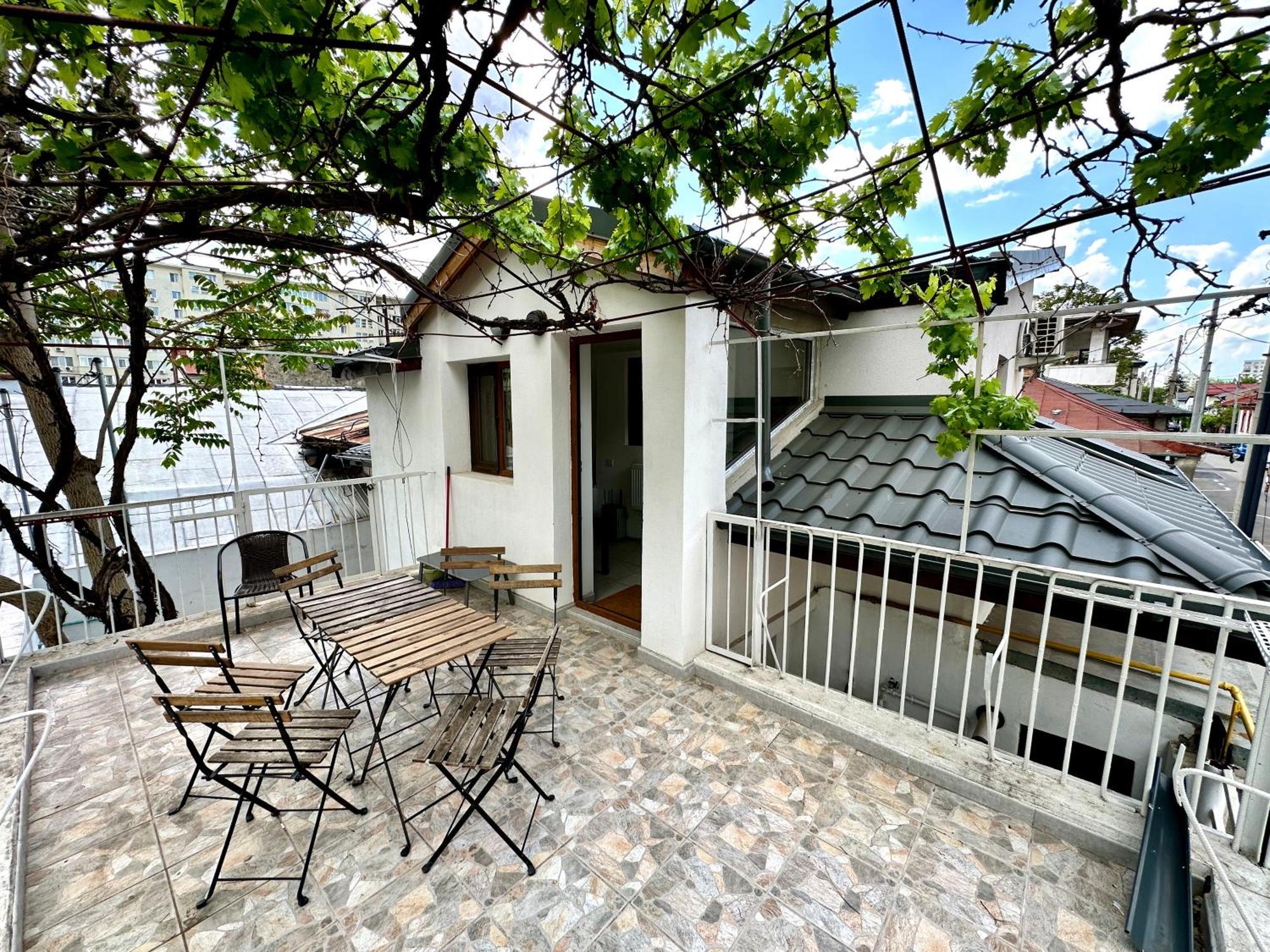 Interbelic House With Courtyard And Terrace Villa Bucharest Exterior photo